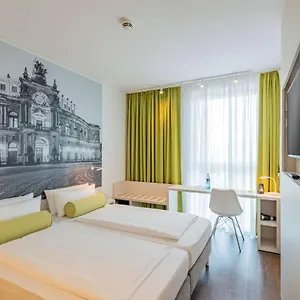 Super 8 By Wyndham Dresde